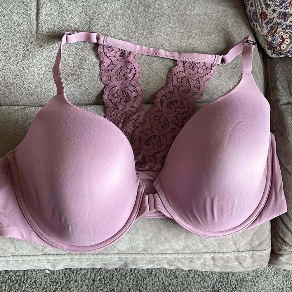 Victoria’s Secret body by Victoria perfect coverage front close lace racerback